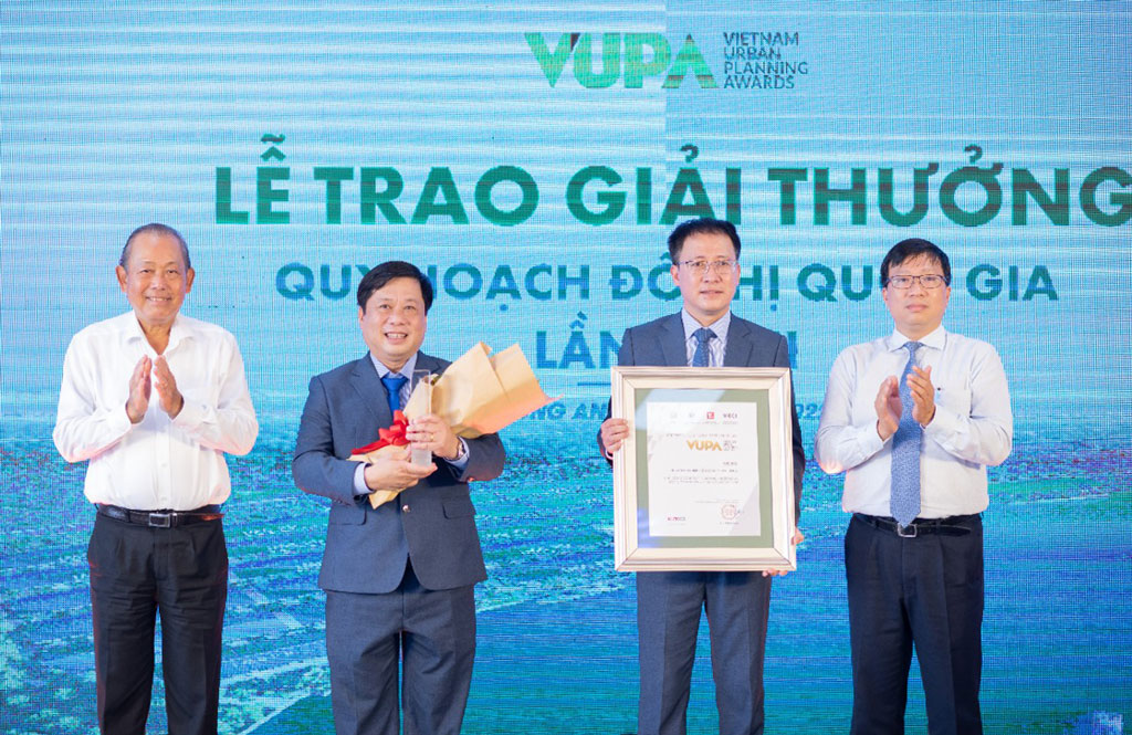 Nguyên Chủ tịch nước Trương Tấn Sang dự hội nghị đầu tư KCN Cầu Cảng Phước Đông sau 1 năm khánh thành