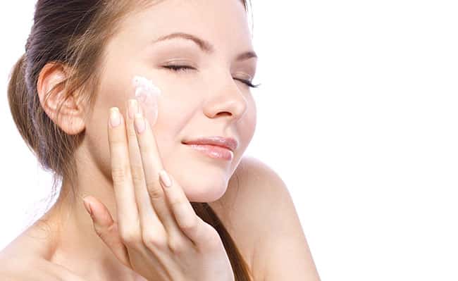 Cách sử dụng kem dưỡng đúng chuẩn và hiệu quả nhất cho da