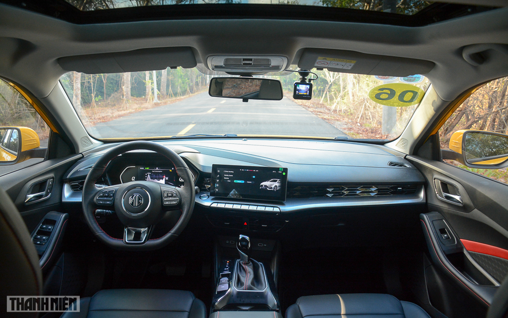 4 tác hại khi đỗ ô tô dưới trời nắng nóng