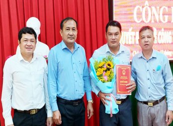 Châu Thành công bố quyết định về công tác cán bộ