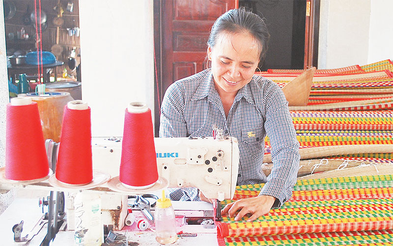 Phát triển bền vững làng nghề vùng đồng bằng sông Cửu Long