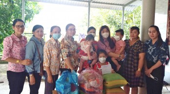 Hội LHPNVN huyện Tân Thạnh tặng quà 7 trẻ em mồ côi do Covid-19