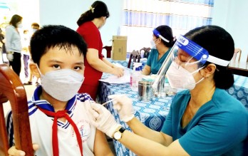 Cần Đước tiêm vắc-xin phòng Covid-19 cho 2.600 học sinh lớp 5