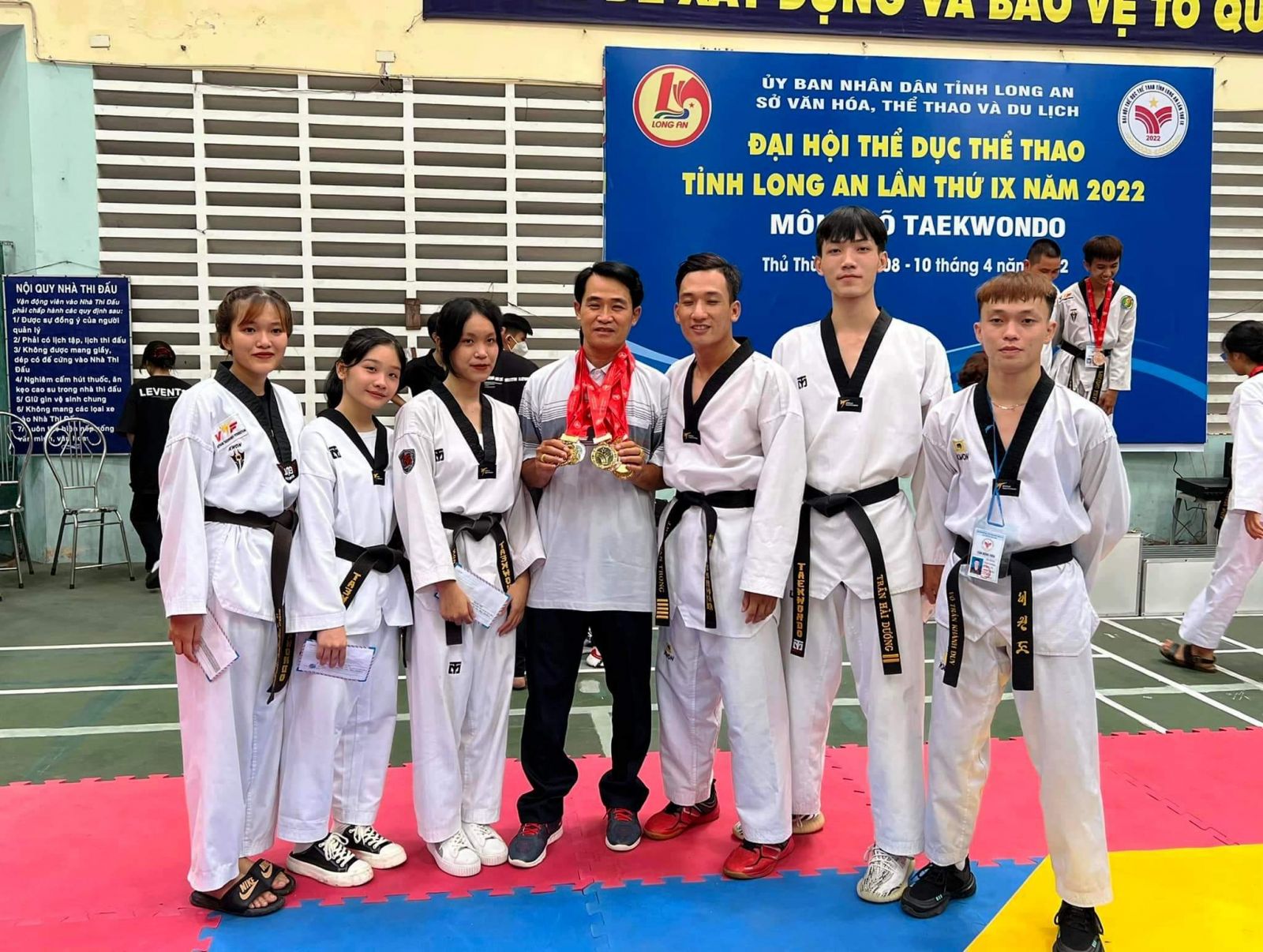 Đoàn thể thao huyện Cần Đước giành ngôi đầu ở môn Taekwondo