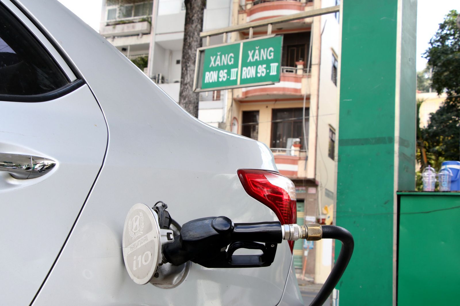 Dự báo giá xăng tăng vào chiều 4/5. Ảnh KHẢ HÒA