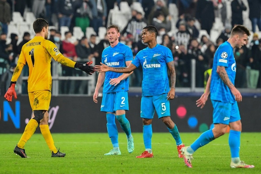 CLB Zenit (áo xanh) sẽ không thể dự Champions League. Ảnh AFP