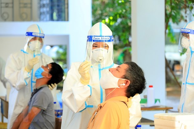 Bộ Y tế trình 2 phương án ứng phó với COVID-19 giai đoạn 2022-2023 Tổ chức Y tế thế giới nhận định dịch COVID-19 sẽ không biến mất hoàn toàn. (Ảnh: TTXVN/Vietnam+)