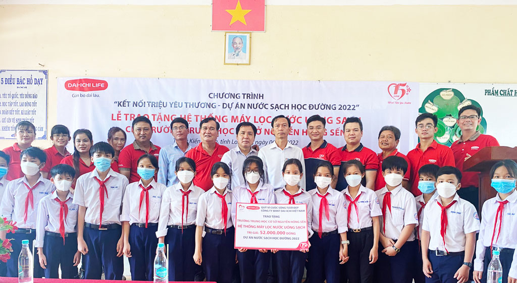 Dai-ichi Life Việt Nam triển khai chương trình ‘Kết nối Triệu Yêu Thương - Dự án Nước sạch học đường 2022’ tại tỉnh Long An