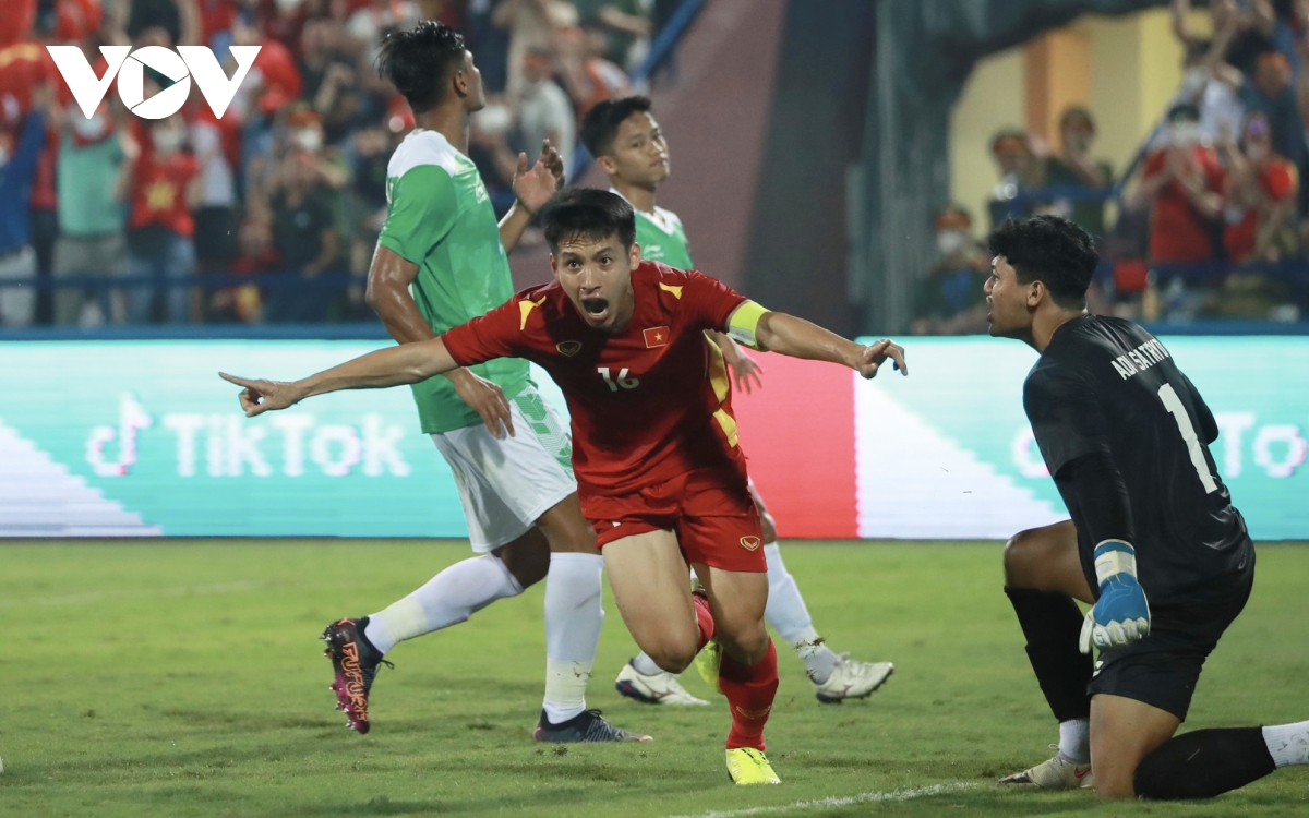 Bàn nâng tỷ số lên 2-0 của Hùng Dũng đã bẻ gãy tinh thần chiến đấu của U23 Indonesia. (Ảnh: Dương Thuật)