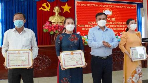 Mộc Hóa: Sơ kết giữa nhiệm kỳ UB MTTQ khóa X Mộc Hóa: Sơ kết giữa nhiệm kỳ UB MTTQ khóa X