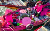 Ghe hồng giữa chợ nổi miền Tây giúp vợ chồng bà chủ bán cả trăm tô bún mỗi ngày