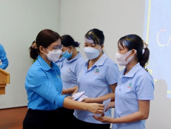 Liên đoàn Lao động tỉnh tổ chức Chương trình 'Cảm ơn người lao động' tại Thạnh Hóa