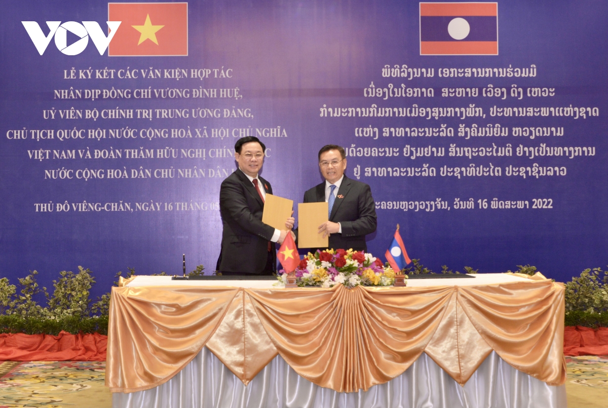 Hội đàm giữa Chủ tịch Quốc hội Việt Nam và Lào: Quan hệ hai nước có ý nghĩa sống còn