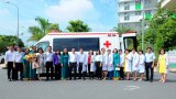 Ngân hàng BIDV tặng xe cứu thương cho Bệnh viện TWG Long An