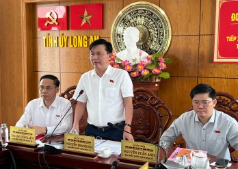 NA Delegation of Long An met departments, branches before XVth NA’s third session