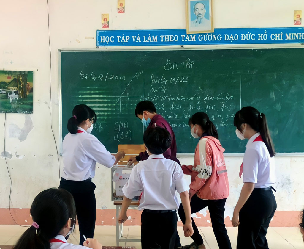 Chung tay, sẻ chia khó khăn với học sinh mắc bệnh hiểm nghèo