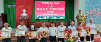 Châu Thành trao Huy hiệu Đảng đợt 19/5