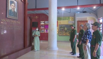 Đoàn Cựu Chiến binh Tiểu đoàn Bộ binh 1 thăm chiến trường xưa tại Tân Trụ