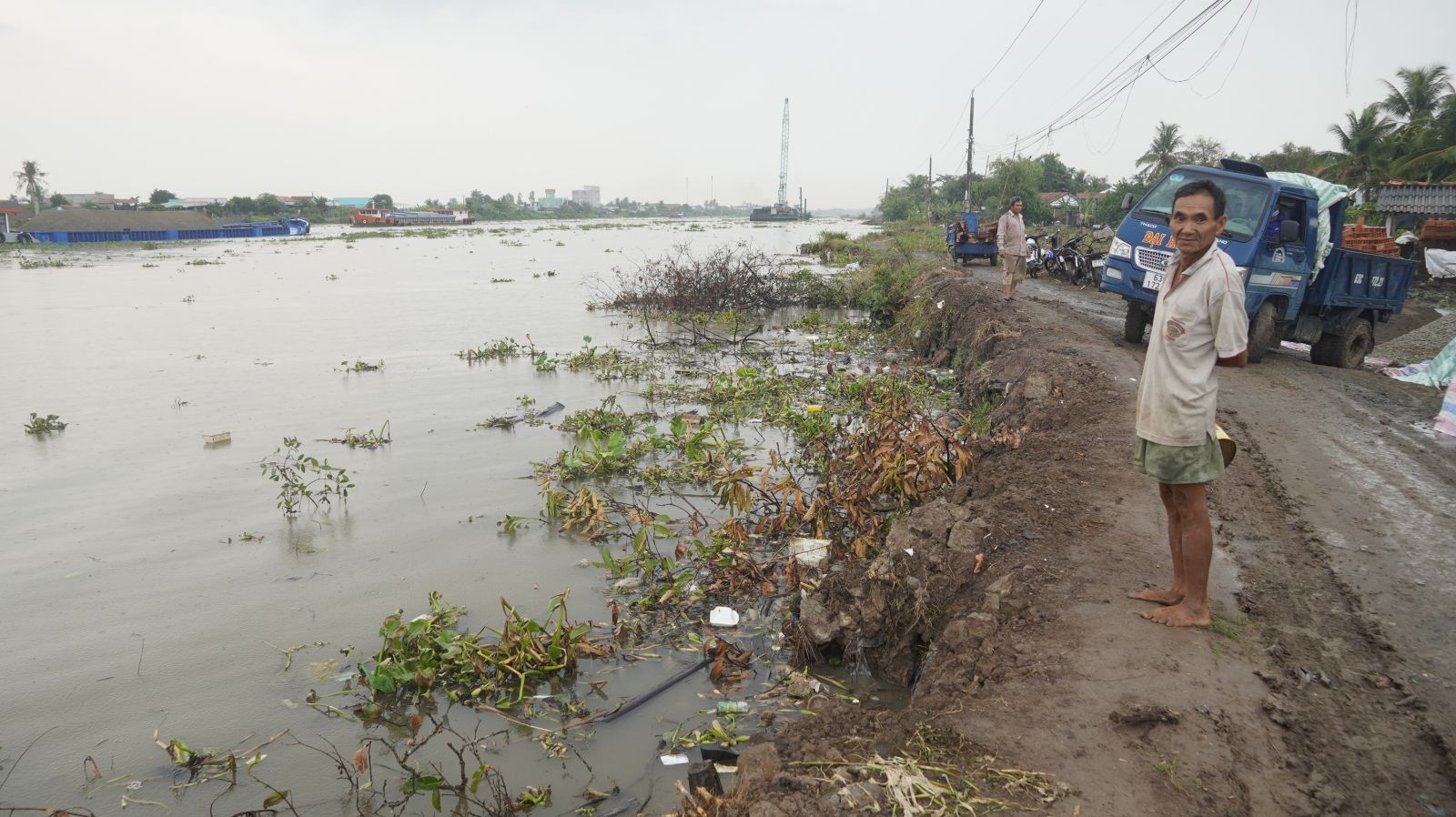 Bên những dòng kênh đào huyền thoại