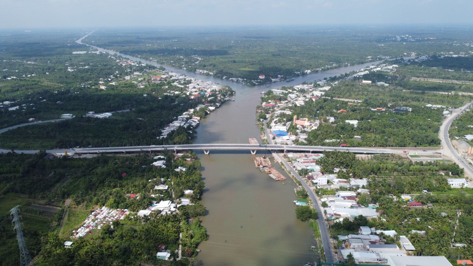 Bên những dòng kênh đào huyền thoại
