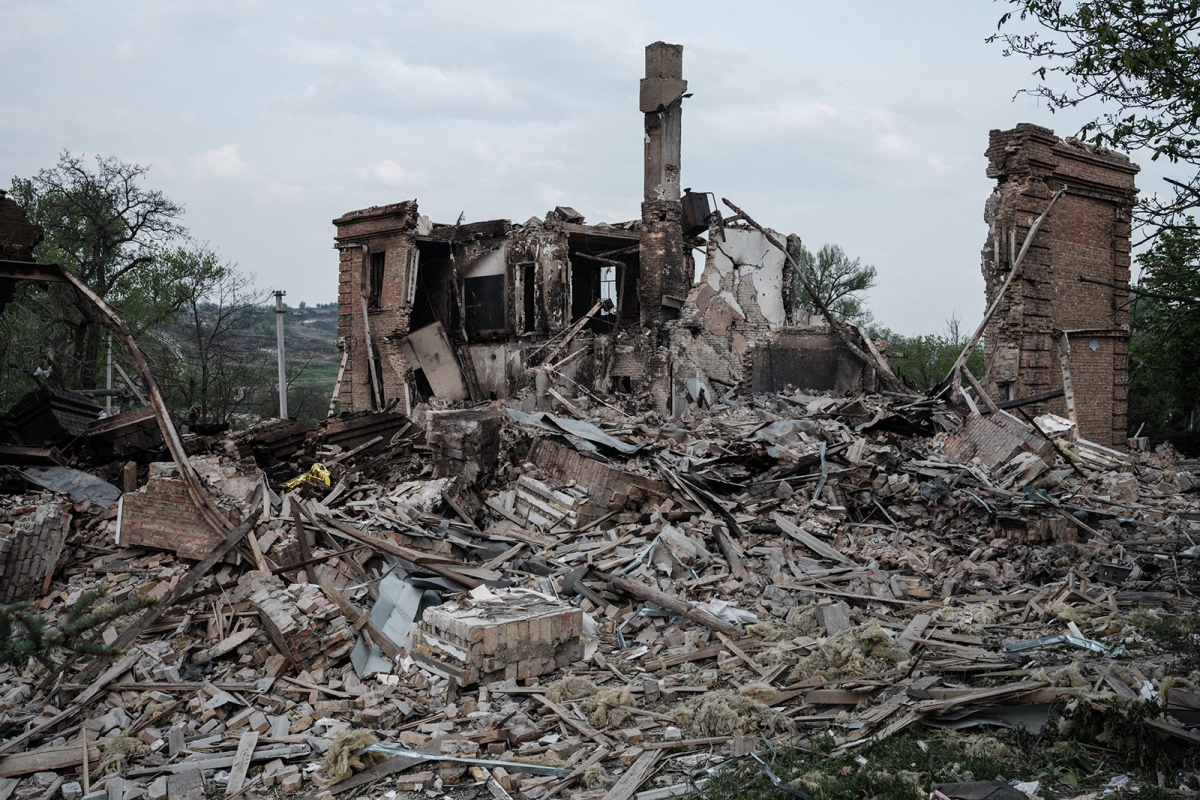 Một tòa nhà bị phá hủy tại Lugansk. Ảnh: AFP/Getty