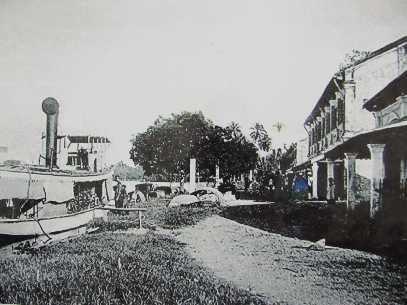 Bên những dòng kênh đào huyền thoại