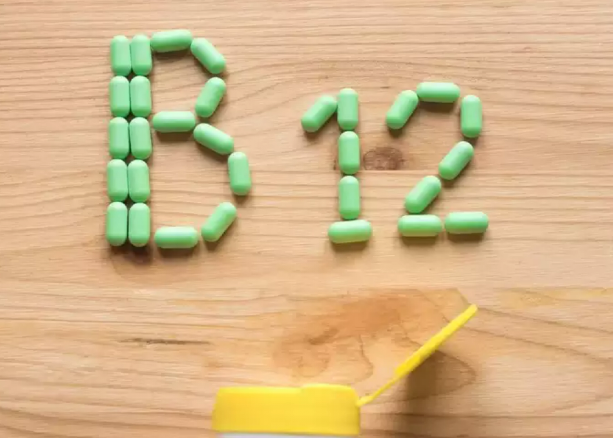 Các dấu hiệu của “tổn thương thần kinh” do lượng vitamin B12 trong cơ thể thấp