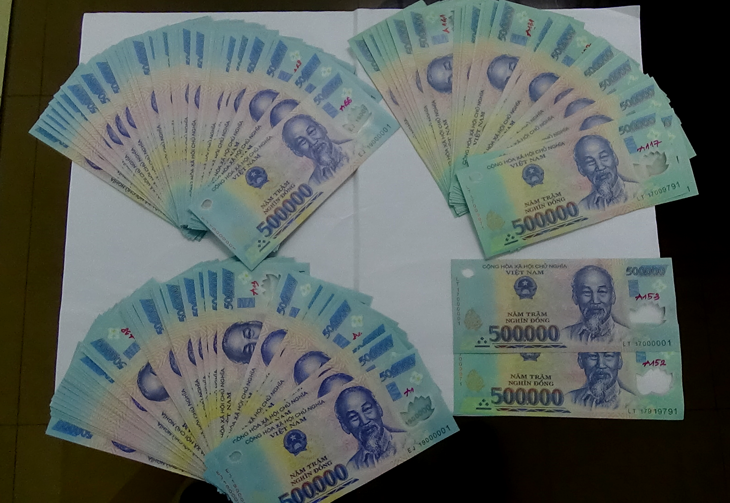 6 bị cáo trong băng nhóm lưu hành tiền giả bị đề nghị xử phạt từ 6-13 năm tù