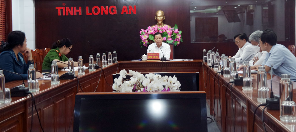 Long An accelerates Covid-19 vaccination and cleans vaccination data Vice Chairman of the Provincial People's Committee – Pham Tan Hoa chairs the conference on accelerating the progress of Covid-19 vaccination and the progress of cleaning vaccination data in the province