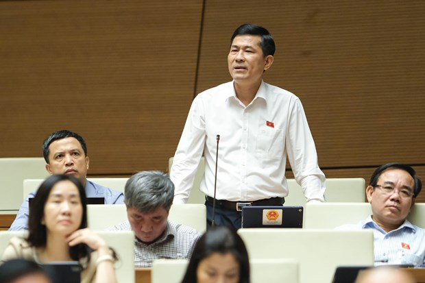 Đại biểu Quốc hội đề nghị cấm bán sách tham khảo, hoãn tăng học phí
