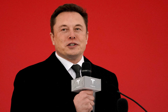 Tỉ phú Elon Musk yêu cầu Công ty Tesla ngừng tuyển mới, giảm 10% nhân viên - Ảnh: REUTERS