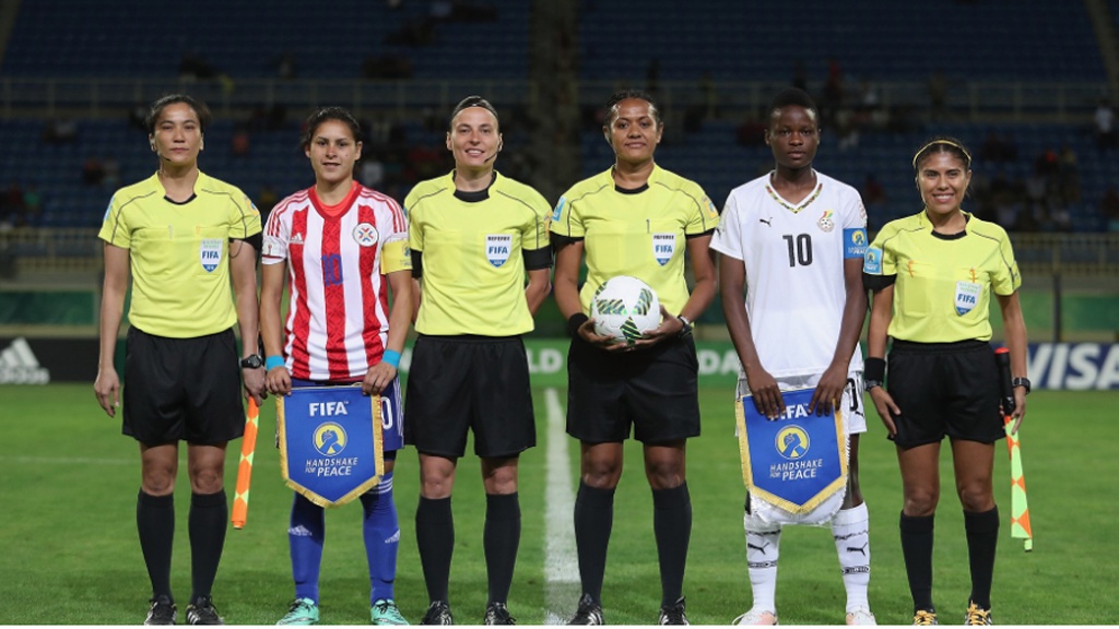 Lệ Trinh (bìa trái) ở World Cup U.17. Ảnh NVCC
