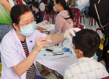 Mộc Hóa: Khám bệnh, phát thuốc miễn phí cho 500 người dân Mộc Hóa: Khám bệnh, phát thuốc miễn phí cho 500 người dân