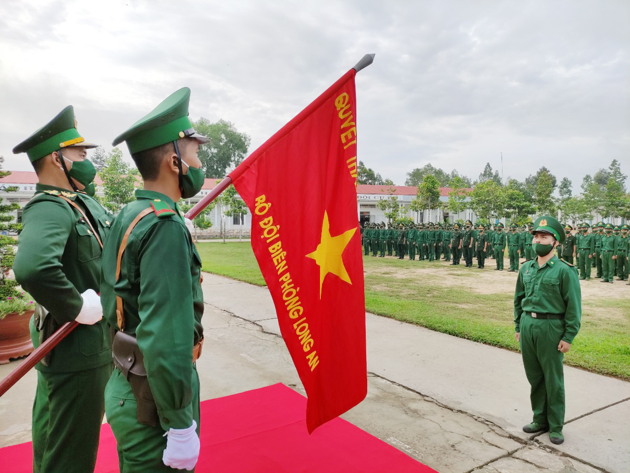 Niềm tự hào của người chiến sĩ cách mạng trong giờ phút thiêng liêng tuyên thệ trước Quân kỳ Quyết thắng