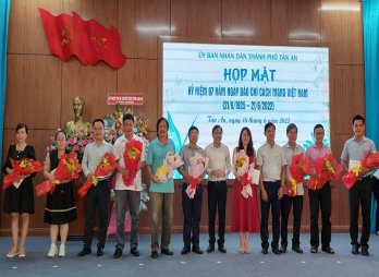 TP.Tân An họp mặt 97 năm Ngày Báo chí Cách mạng Việt Nam