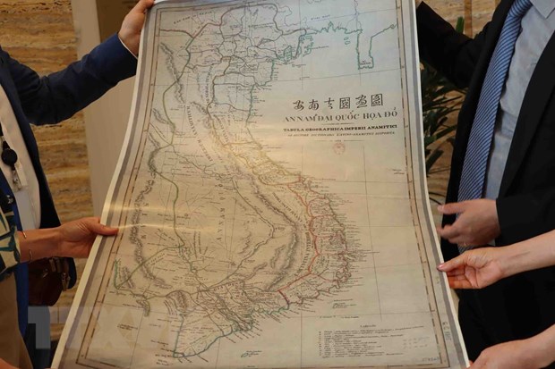 Bản đồ An Nam Đại Quốc họa đồ là công trình của Giám mục người Pháp Jean-Louis Taberd, xuất bản tại Serampore (Ấn Độ) năm 1838, có kích thước 84 x 45cm. (Ảnh: Hương Giang/TTXVN)