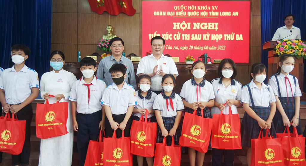 Cử tri TP.Tân An quan tâm tình hình đấu thầu thuốc, mua sắm trang thiết bị y tế