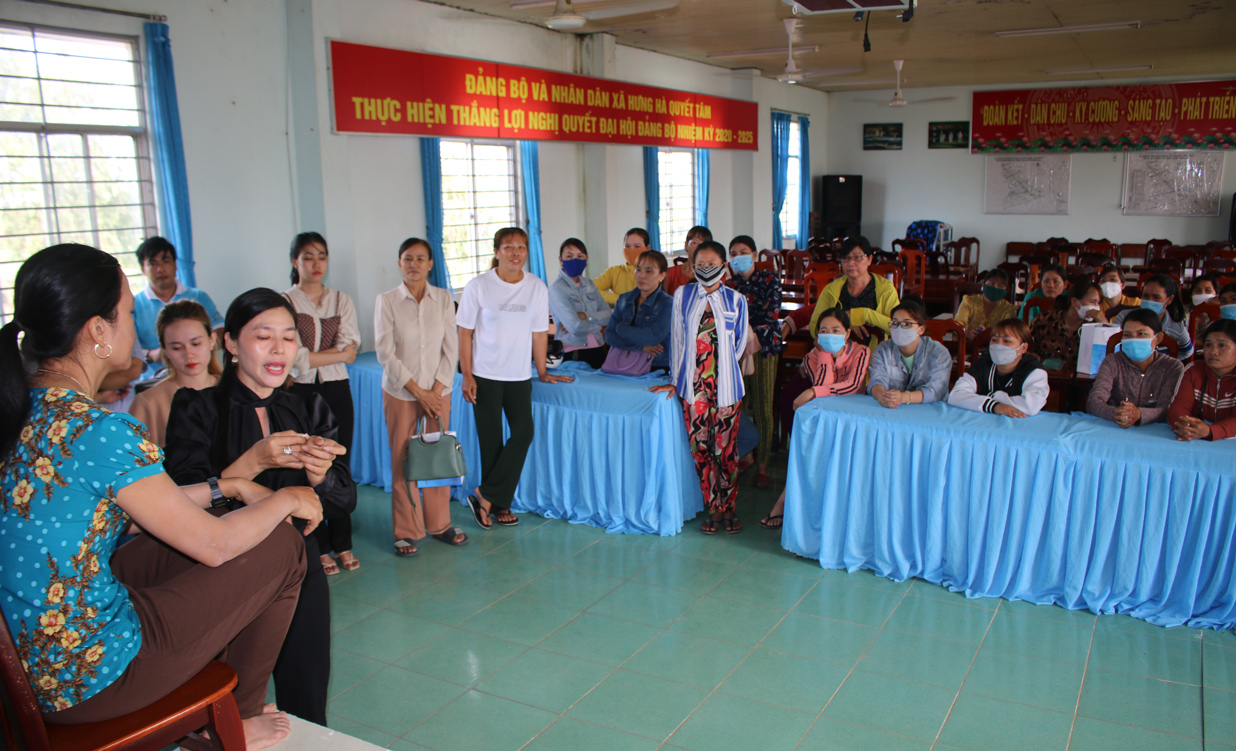 Dạy nghề cho hội viên, phụ nữ để phát triển kinh tế gia đình, góp phần hạn chế bạo lực gia đình xảy ra