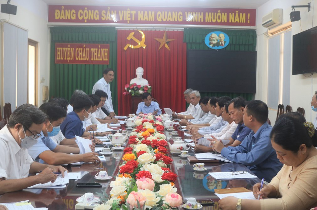 Đoàn khảo sát tình hình hoạt động của các hợp tác xã, tổ hợp tác lĩnh vực nông nghiệp tại huyện Tân Trụ