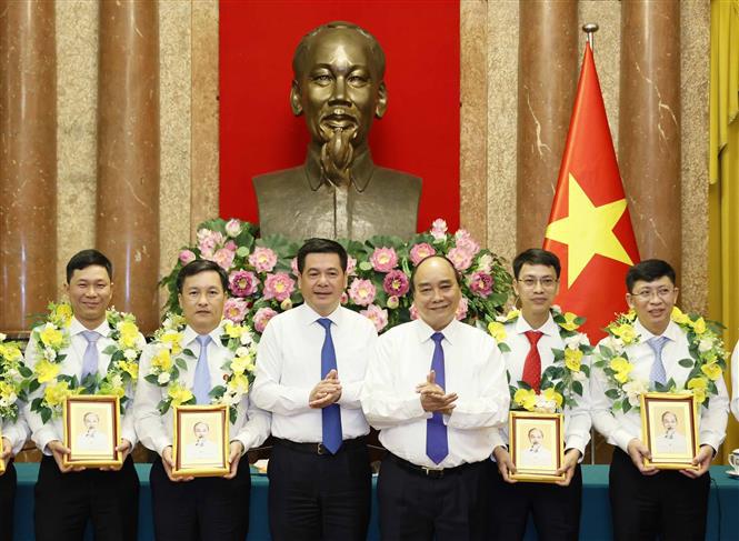 State leader praises outstanding workers in oil, gas sector
