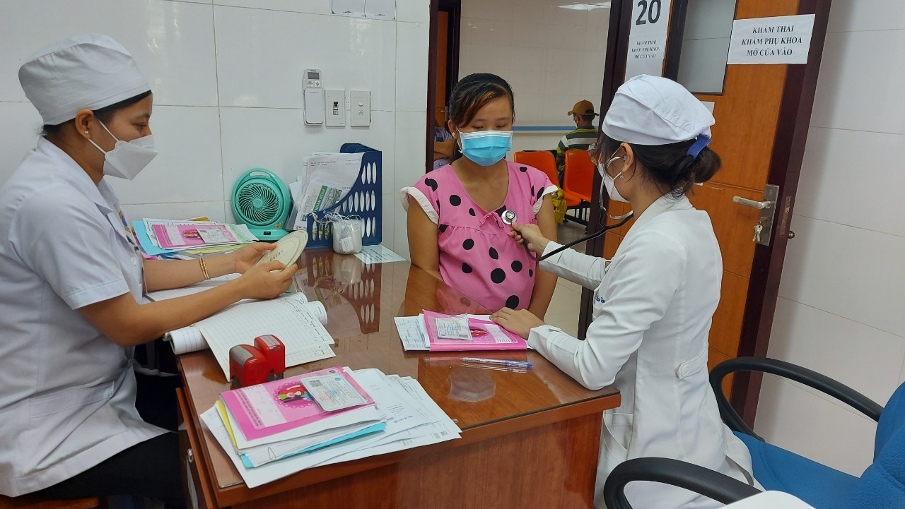 Thai phụ được tư vấn, khám thai định kỳ tại Bệnh viện Đa khoa khu vực Đồng Tháp Mười