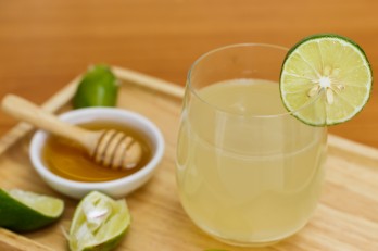 Nước chanh mật ong có thật sự giúp thanh lọc cơ thể?