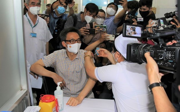 Dịch COVID-19: Tiêm mũi 3, mũi 4 để dự phòng biến chủng mới