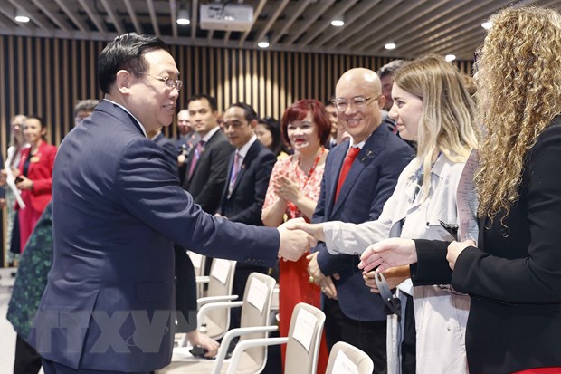 Thúc đẩy, làm sâu sắc hơn mối quan hệ giữa Việt Nam với Hungary và Anh Chủ tịch Quốc hội Vương Đình Huệ dự Tọa đàm hợp tác giáo dục Việt Nam-Anh. (Ảnh: Doãn Tấn/TTXVN)