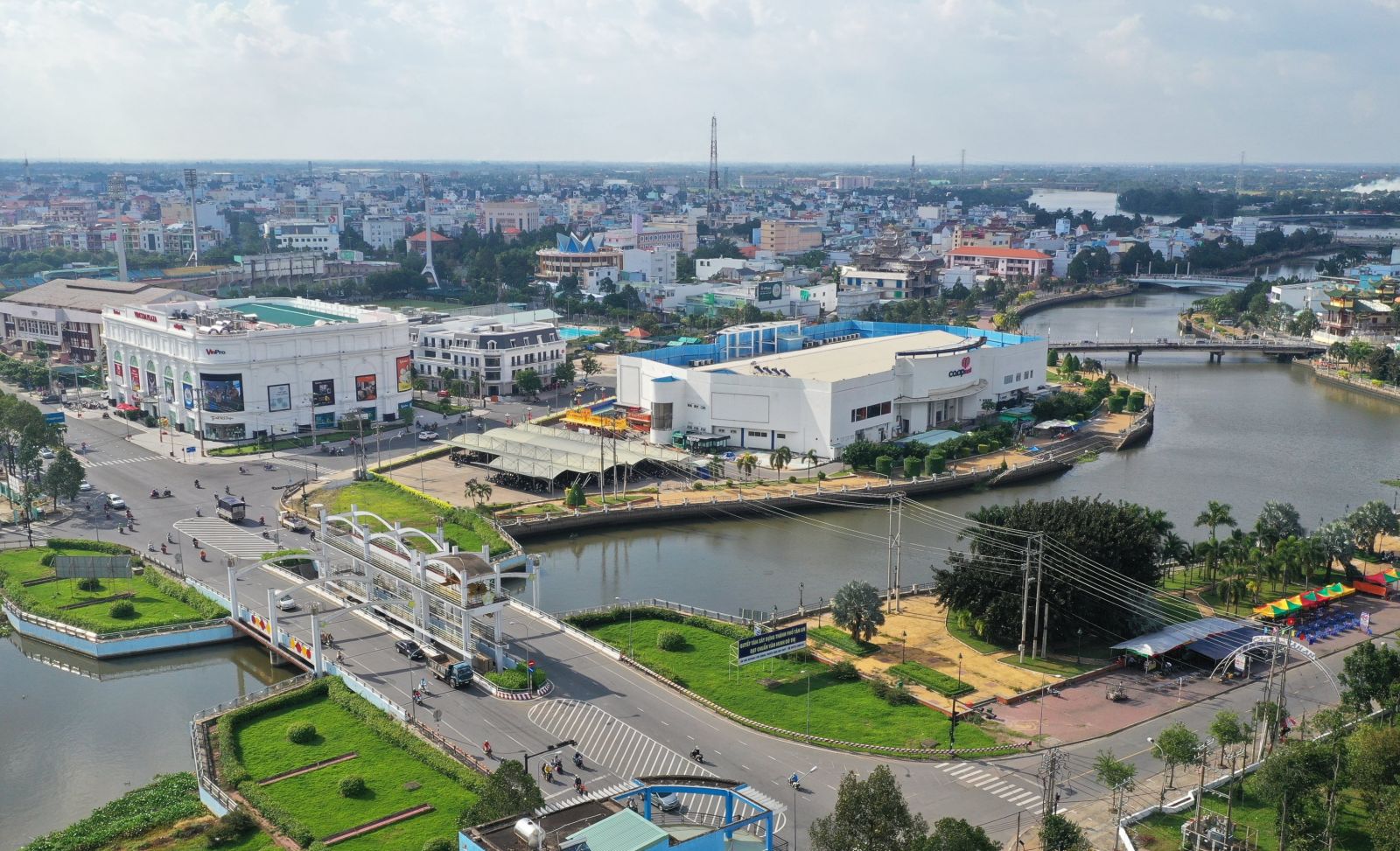 Synchronous and modern urban built to create premise for development Kien Tuong urban has developed strongly, demonstrated its central position in the Dong Thap Muoi region