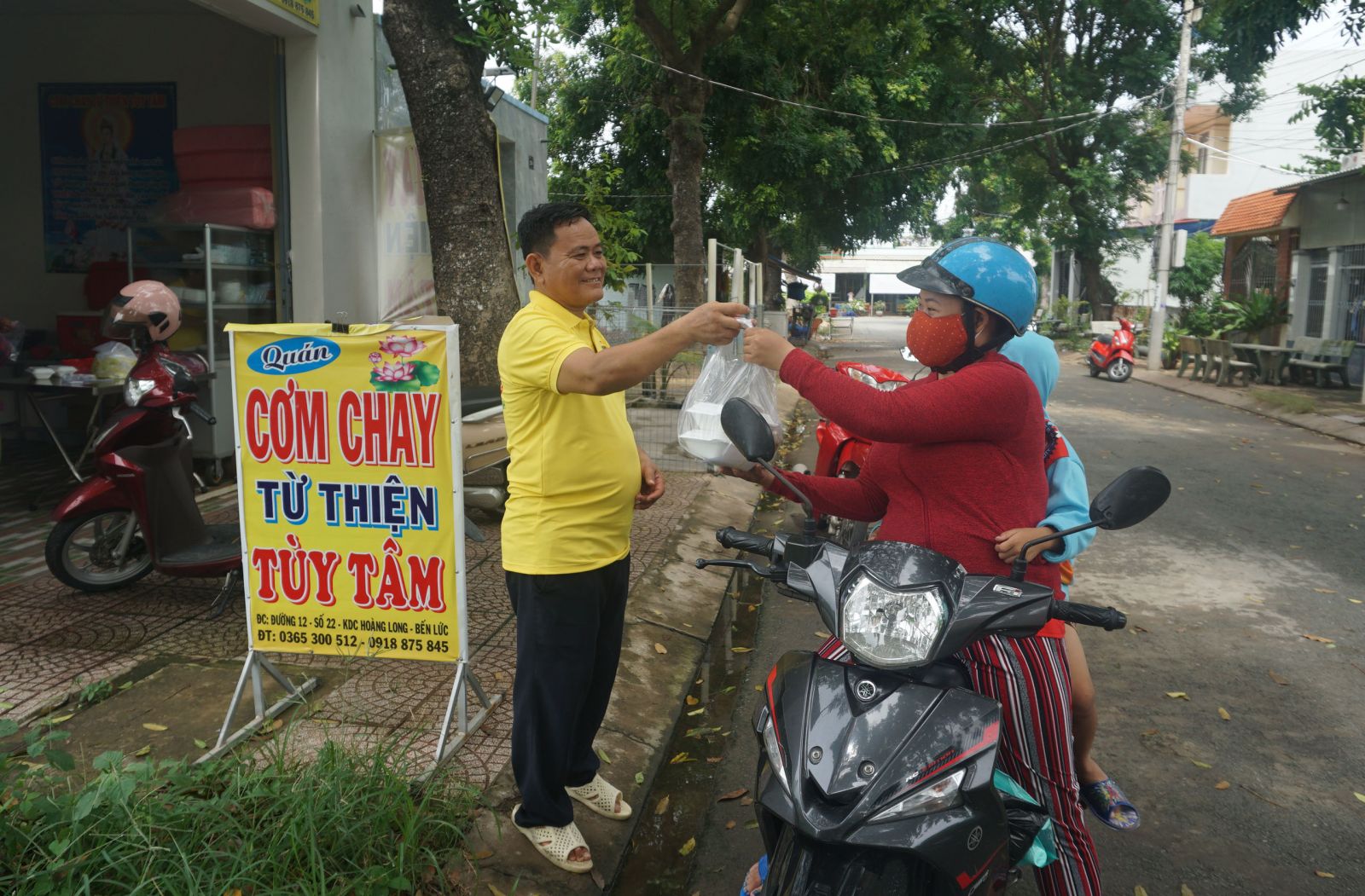 Quán cơm chay Tùy Tâm là địa chỉ quen thuộc của hàng trăm lao động nghèo