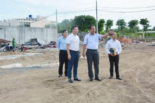 Bí thư Huyện ủy Cần Giuộc làm việc với Công ty Cổ phần Đầu tư xây dựng An Phú Sinh