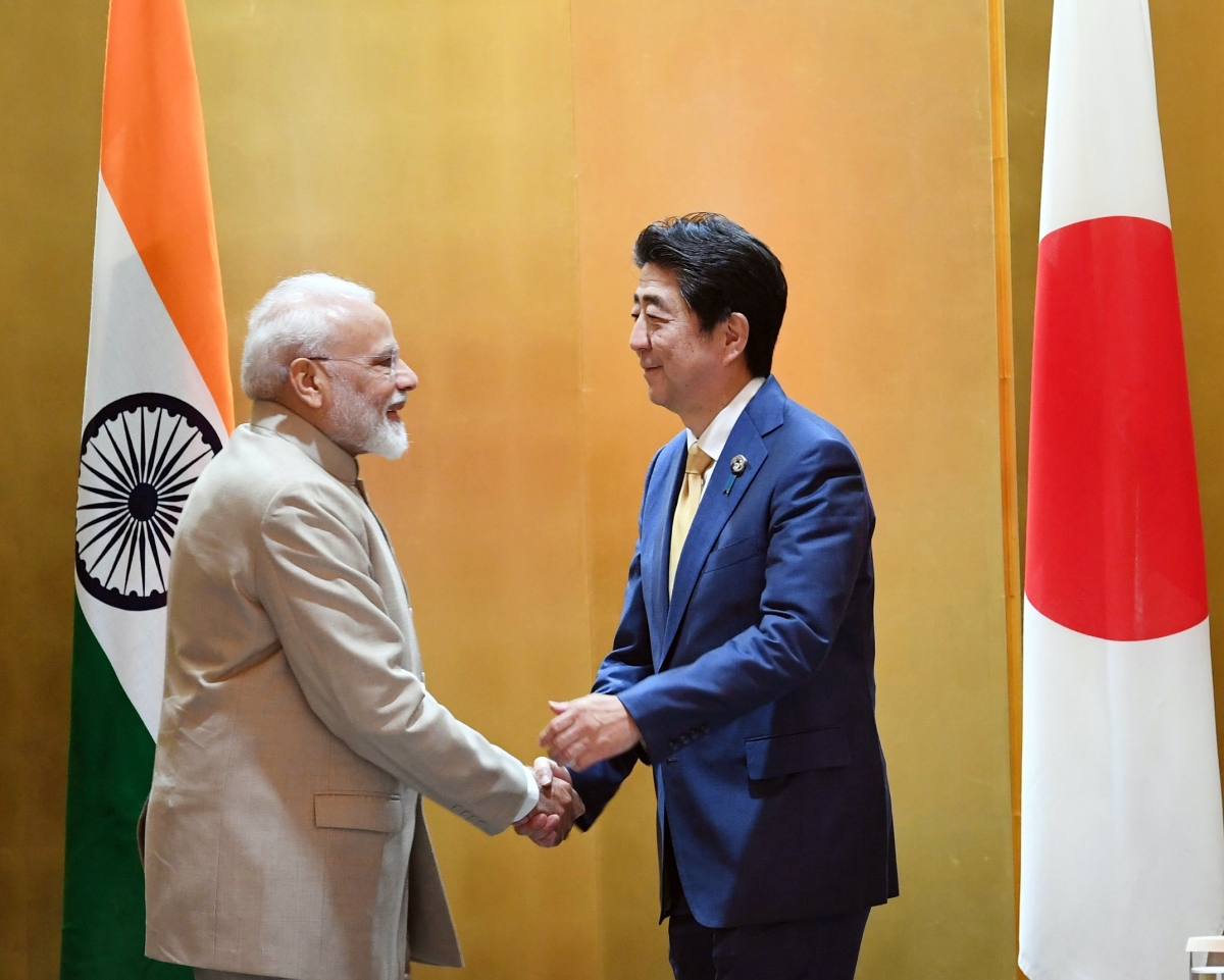 Thủ tướng Ấn Độ Narendra Modi và cựu Thủ tướng Nhật Bản trong cuộc gặp song phương tại Osaka năm 2019 (ANI)