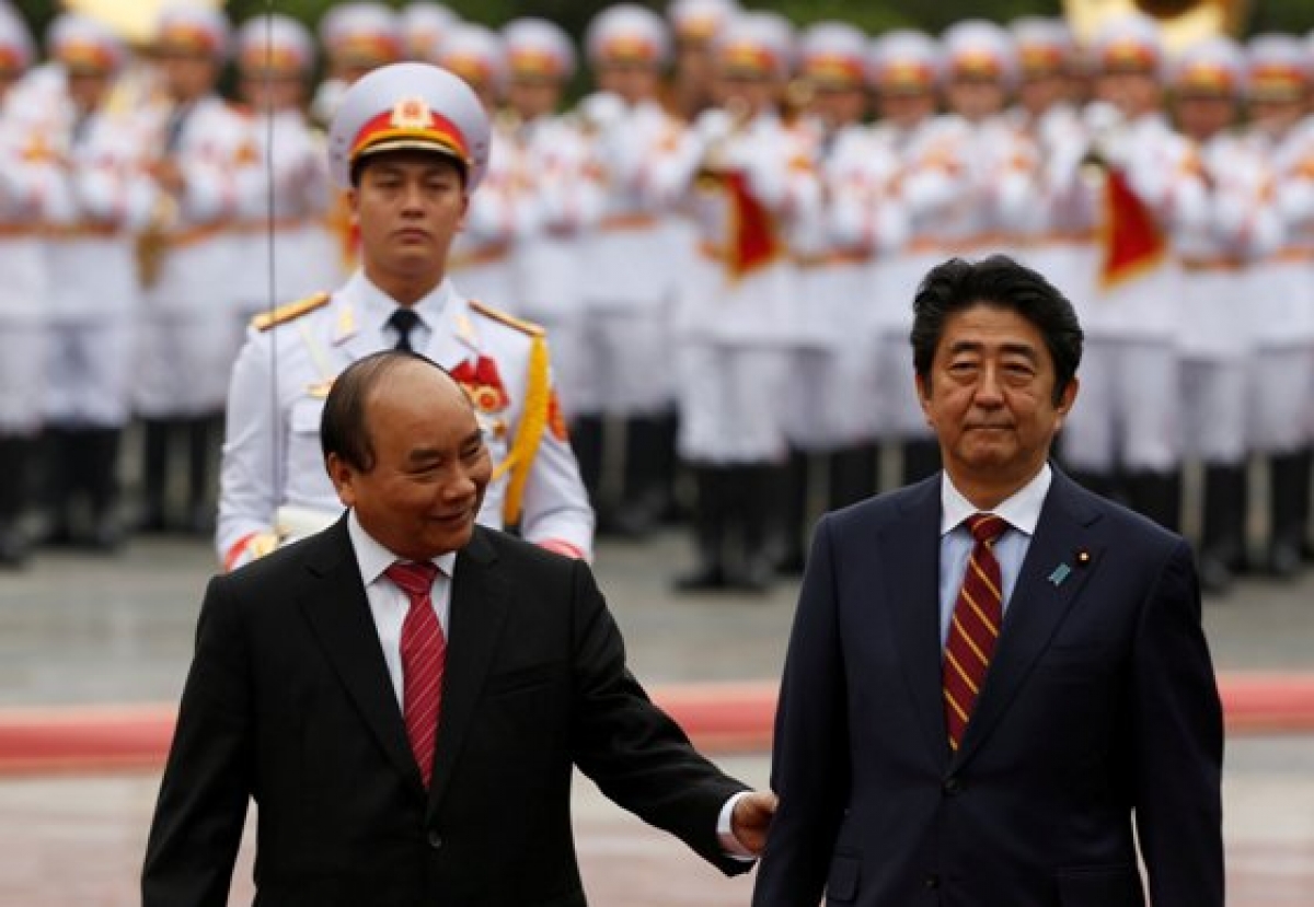 Ông Abe Shinzo thăm chính thức Việt Nam năm 2017. (Ảnh: Reuters)