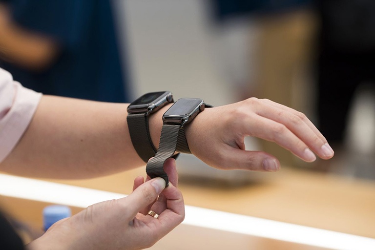 Apple sẽ khai tử Apple Watch Edition sau khi ra mắt Apple Watch Pro? Ảnh BLOOMBERG
